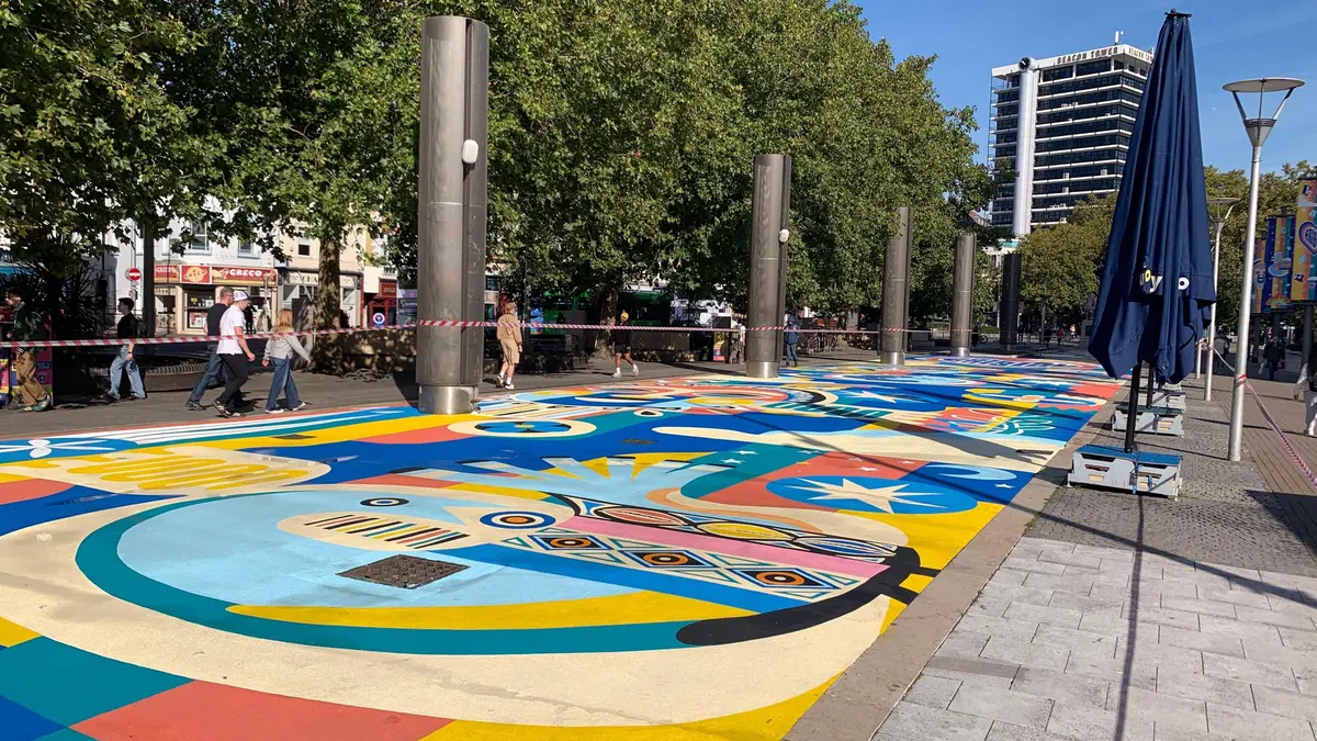 布里斯托尔巨型壁画 - 捷克街头 | 城市天际线的艺术